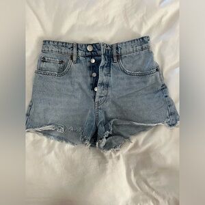 Zara denim shorts size USA 4, Eur 36, Mex 26